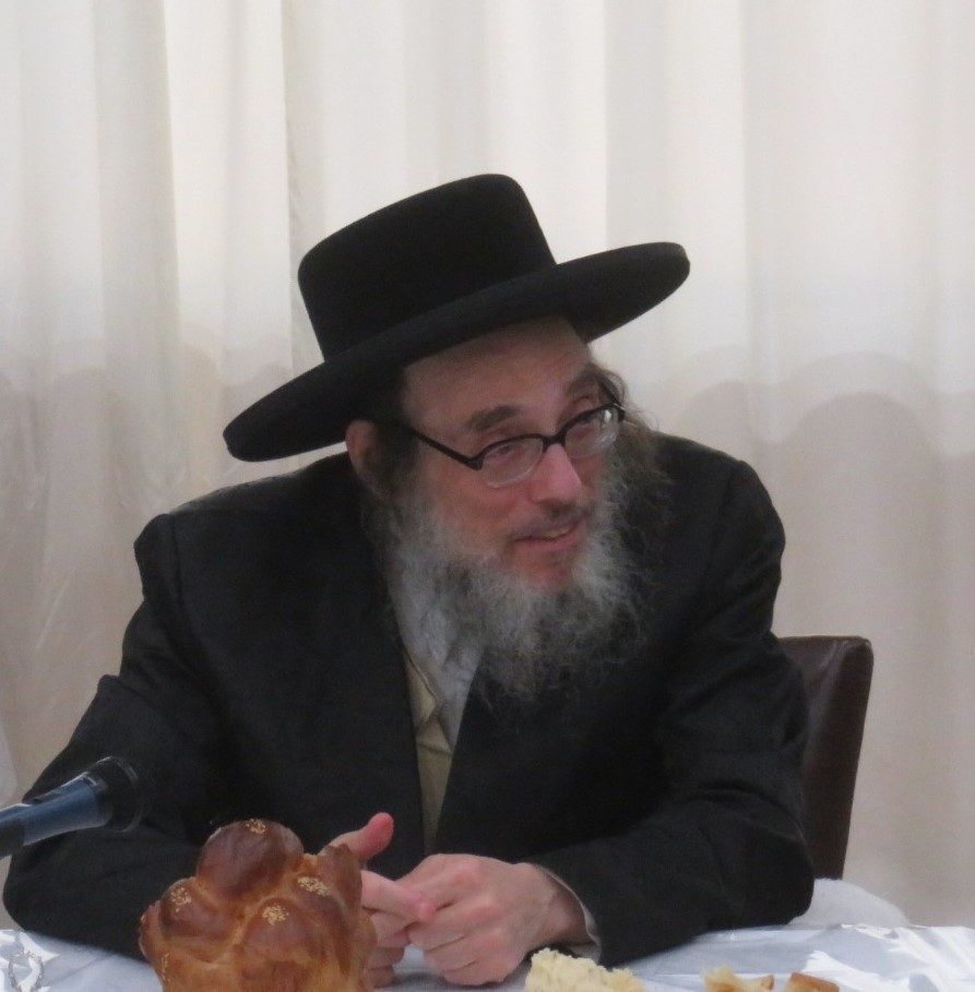 דער פאפא רבי ביים טיש